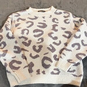 Elegant Cream and Gray Patterned Sweater